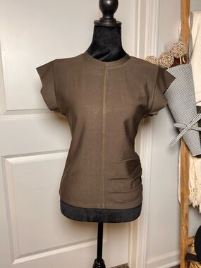 glam Brown Short Sleeve Crewneck Top with Front Seam Detail